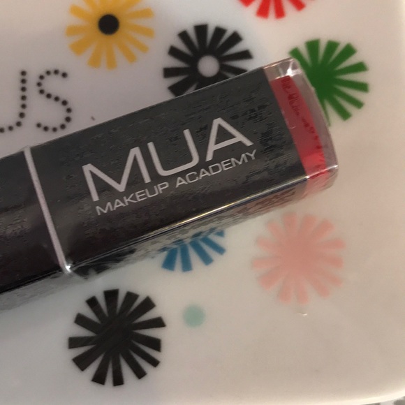 HP🎸New and sealed MUA makeup academy lipstick red - Picture 2 of 4